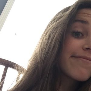 Meet your Posher, Chloe